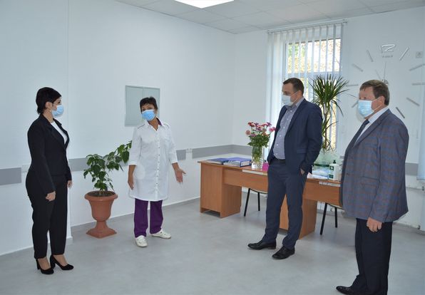 В Центральній районній лікарні відбулося відкриття відремонтованої частини інфекційного відділення 5