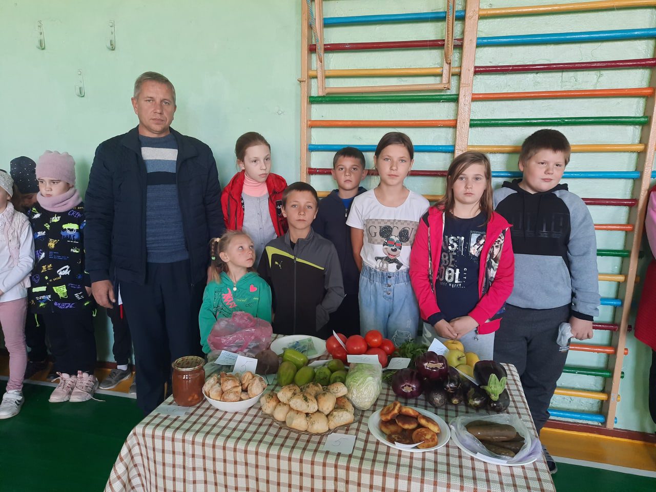 В школах Саф’янівської громади відбулись благодійні ярмарки на підтримку ЗСУ 41