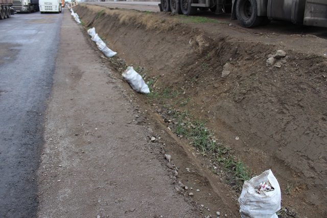 В Саф’янівській громаді організоване прибирання узбіч вздовж траси Одеса-Рені 5