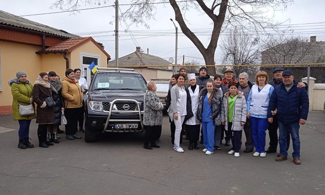 Медики КНП Саф'янівської сільської ради "Центральна районна лікарня" передали ЗСУ позашляховик 3