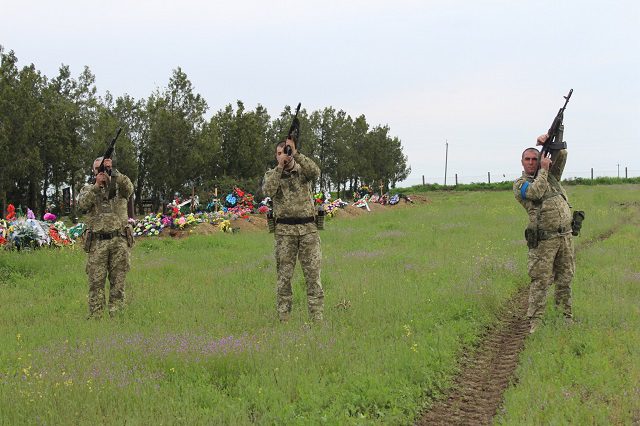 Саф’янівська громада провела в останню путь Захисника України Андрія Крецула 33