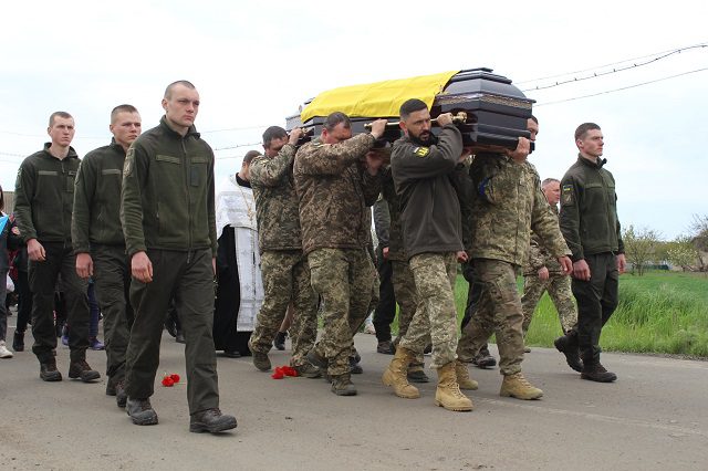 Саф’янівська громада провела в останню путь Захисника України Андрія Крецула 61
