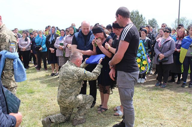 Назавжди 31: Саф’янівська громада провела в останню путь захисника України Артема Кваша 41