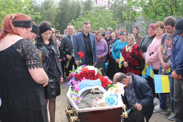 Назавжди 31: Саф’янівська громада провела в останню путь захисника України Артема Кваша 3
