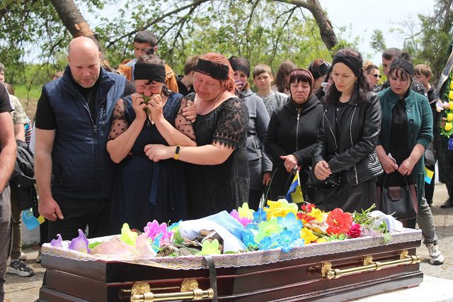 Назавжди 31: Саф’янівська громада провела в останню путь захисника України Артема Кваша 21
