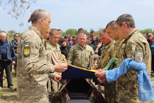 Назавжди 31: Саф’янівська громада провела в останню путь захисника України Артема Кваша 23