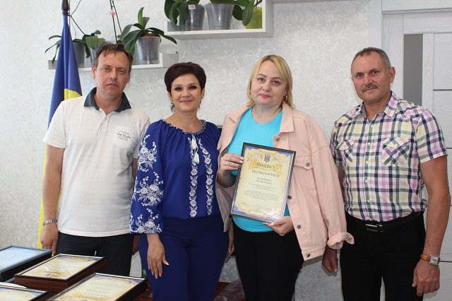 Працівники Саф'янівської територіальної громади приймали вітання з нагоди Дня Конституції України 11