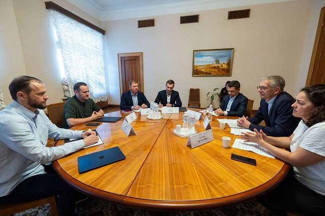 Олексій Кулеба зустрівся з новим керівником Програм співробітництва Представництва ЄС в Україні 7